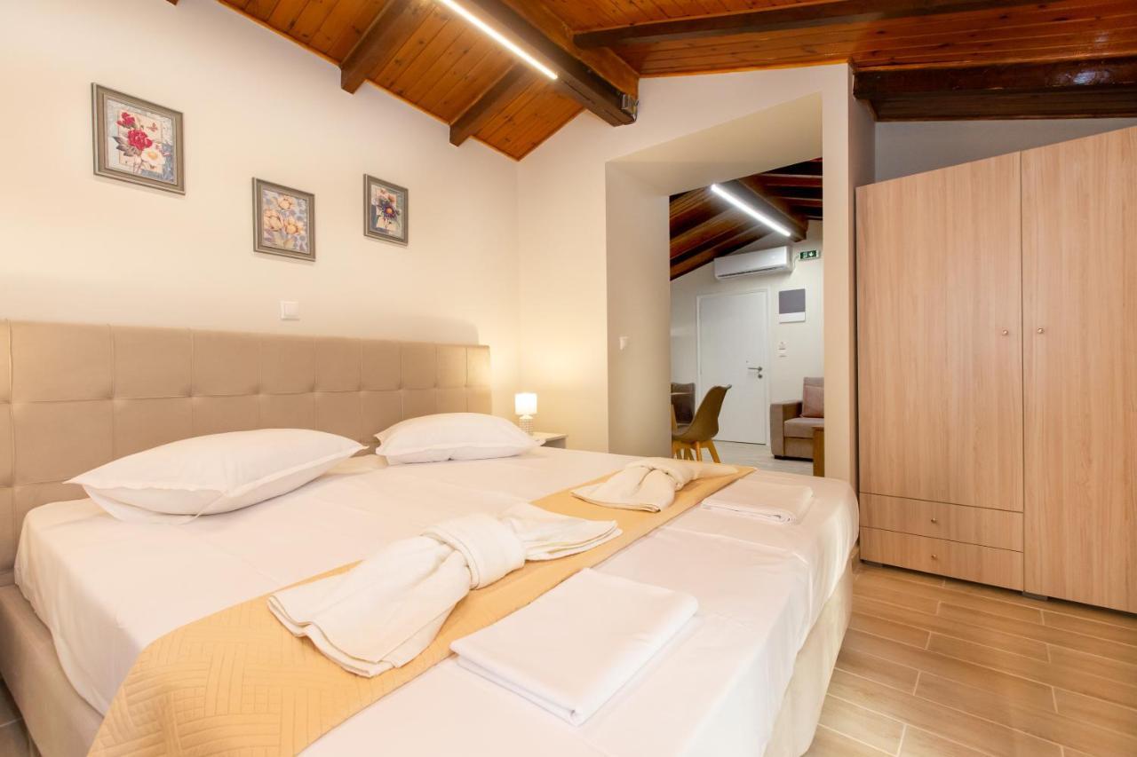 Odisseus Old Town Apartment Corfu  Bagian luar foto